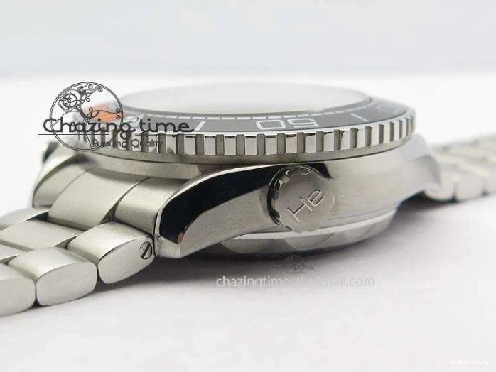 0715 UrbanChic Master Chronometer 45mm SS JHF Black Dial On SS Bracelet A 8248